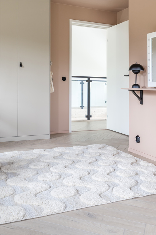 Deoria offwhite